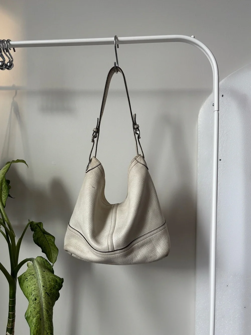 2005 Coach Cream Leather Shoulder Bag/hobo style